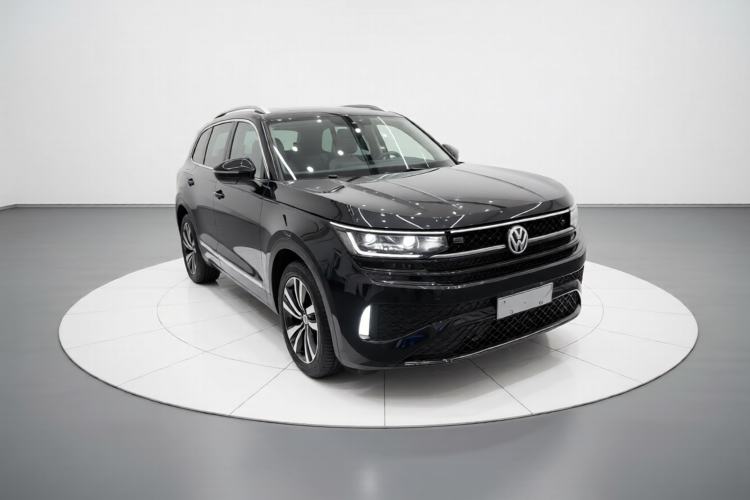 Used Volkswagen Tavendor 2024 380TSI All-Wheel-Drive R-Line Cruise Premium Edition Exterior 1