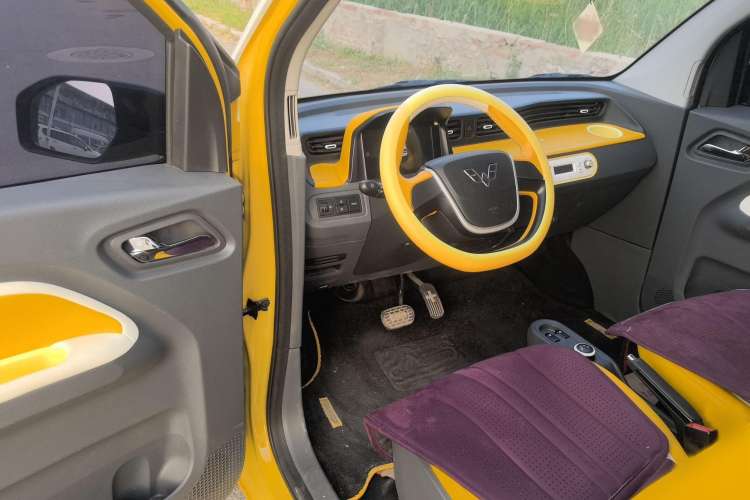 Used Wuling Hongguang MINIEV 2021 Macaron Sandwich Model 120 km Lithium Iron Phosphate