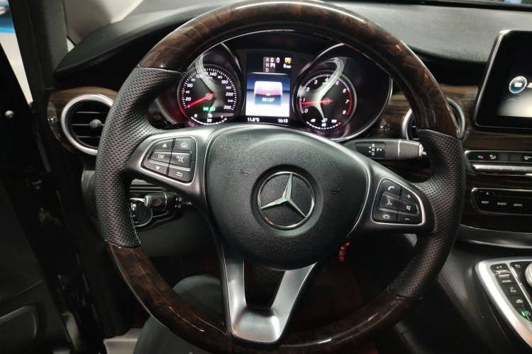 Used Mercedes-Benz V-Class 2018 V 260 Avantgarde Edition China VI
