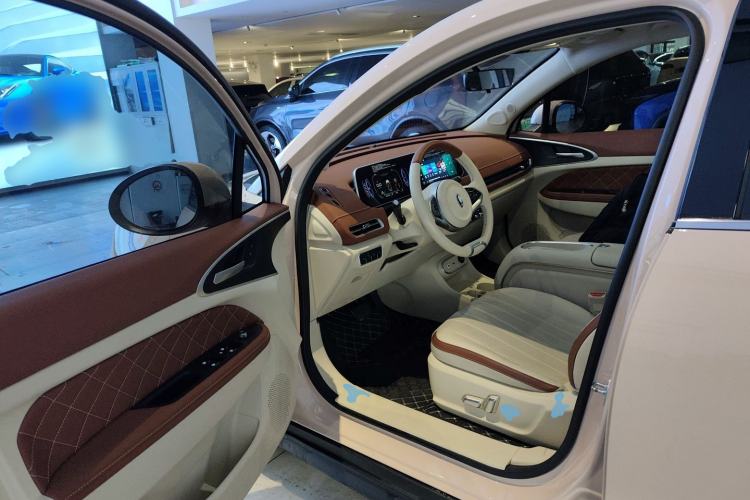 Used ORA Good Cat 2023 401 km Standard Range Premium Version Lithium Iron Phosphate
