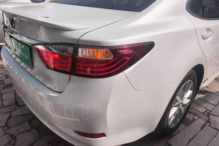 Used Lexus ES 2014 300h Elite Edition