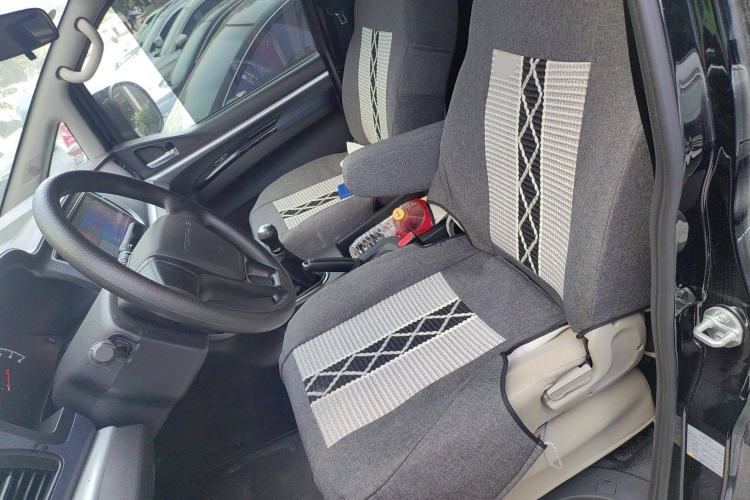 Used FORTHING Lingzhi 2023 M5L 1.6L Base Model 5 Seats
