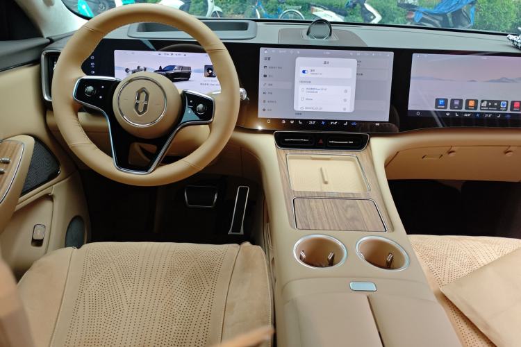 Used Hima AITO M8 2025 Extended-Range Ultra Version 53.4 kWh 5-Seater Edition
