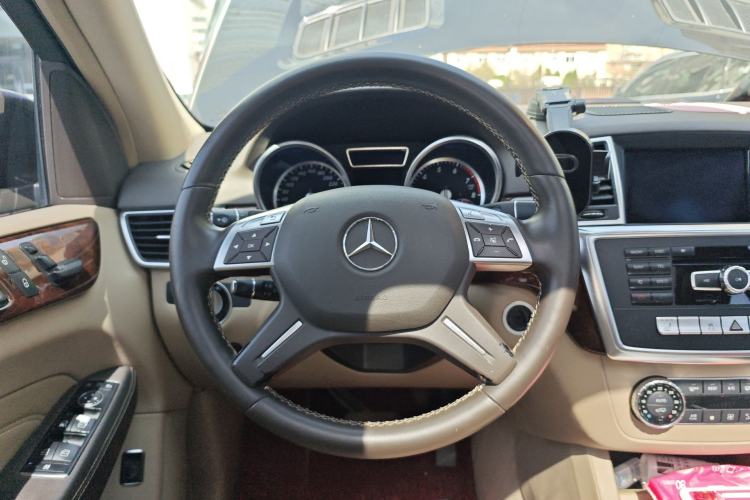 Used Mercedes-Benz M-Class 2012 ML 350 Sport Edition Steering Wheel