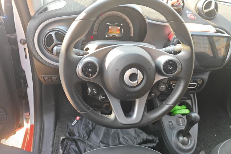 Used smart fortwo 2018 1.0L 52kW Hardtop Passion Edition China V Standard
