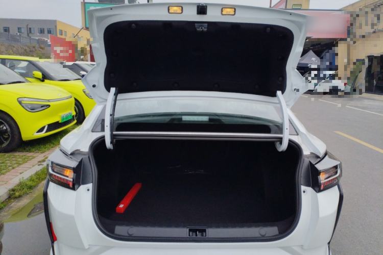 Used Dongfeng Aeolus Yixuan 2025 1.5L Automatic Luxury Version Trunk