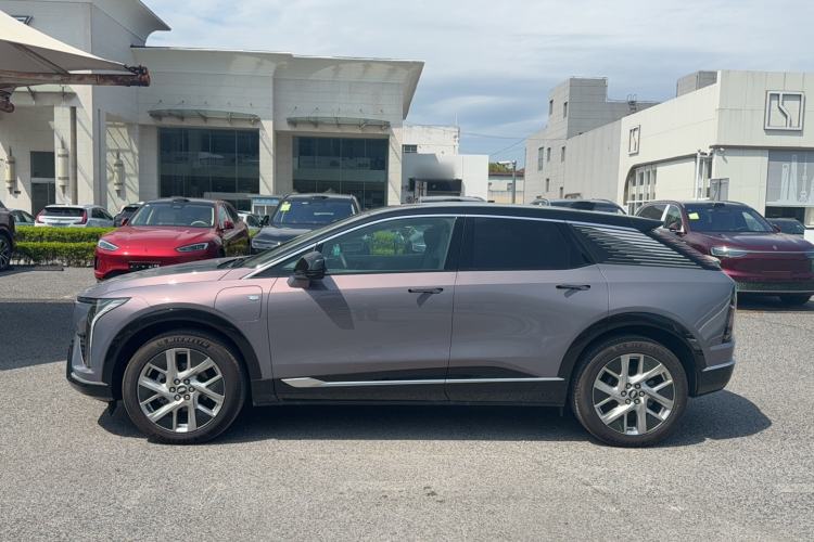 Used Cadillac OPTIQ 2024 Standard Range Version Exterior 2