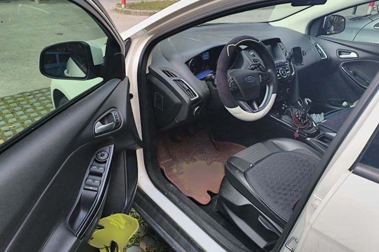 Used Ford Focus 2018 Sedan Classic 1.6L Manual Fashion Edition SmartDrive Version