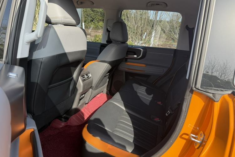 Used BAIC Off-Road BJ40 2024 2.0T All-New Urban Hunter Edition Chivalrous Style
