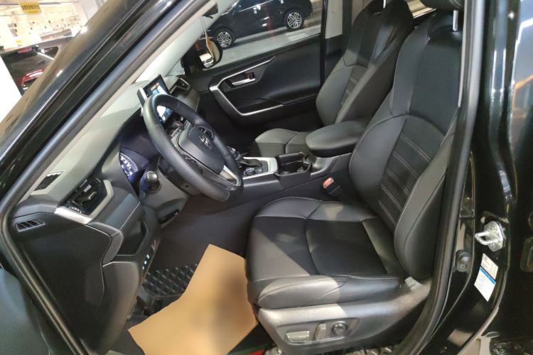 Used Toyota Wildlander 2022 Dual-Motor 2.5L E-CVT 4x4 Luxury PLUS Edition
