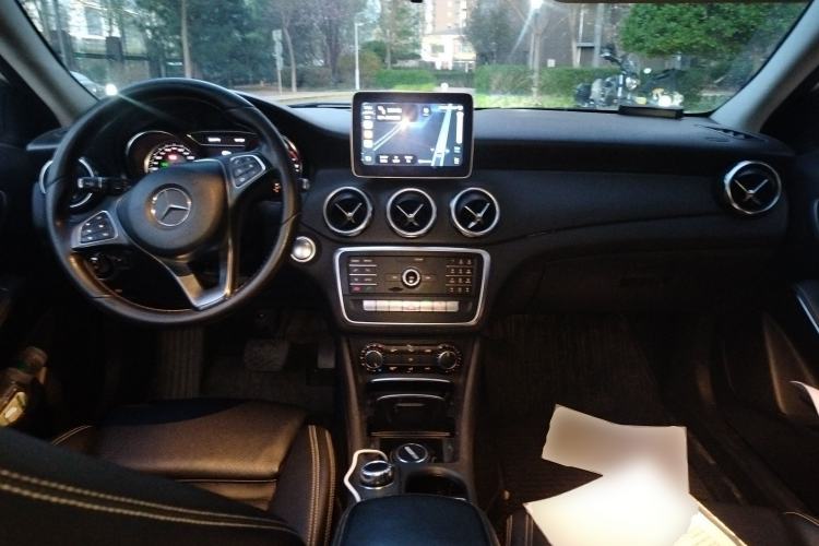 Used Mercedes-Benz GLA 2018 GLA 200 Sport Edition Center Console