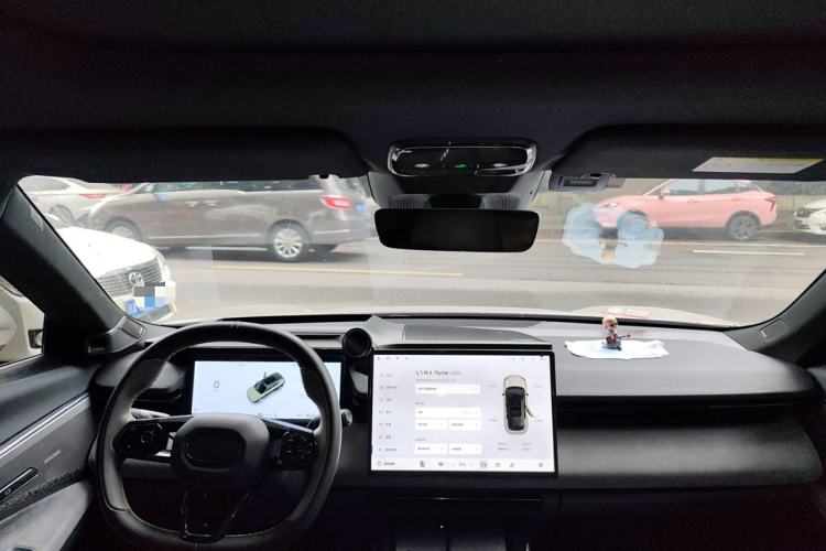 Used Lynk & Co 08 EM-P 2025 245km Ultra-Long Range Halo
