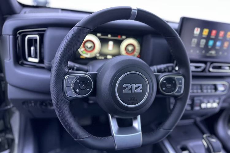 Used 212 T01 2024 2.0T Explorer
