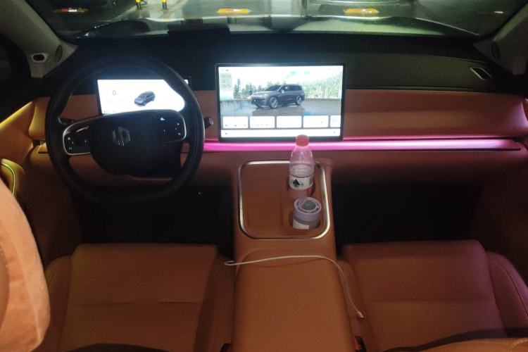 Used Leapmotor C16 2026 Extended-Range 280 LiDAR Zhizun Edition 6 Seats Center Console