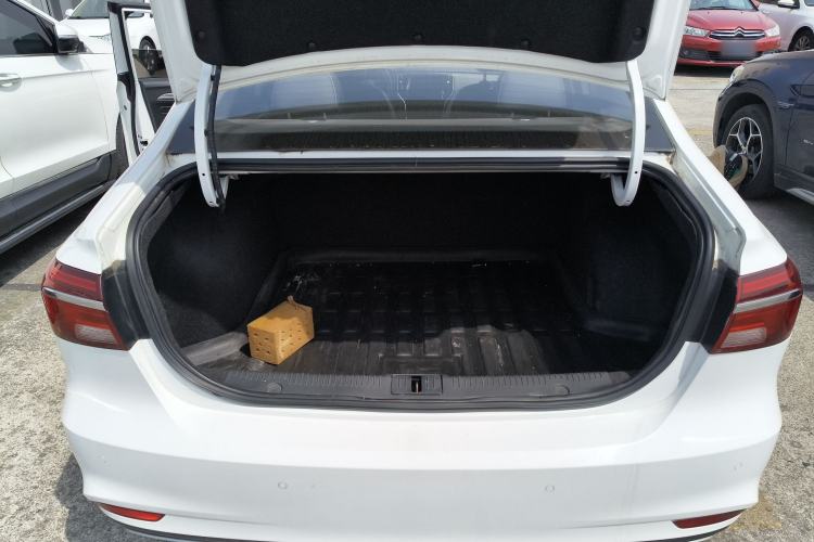 Used Roewe i6 2020 PLUS 1.6L Manual 4G Connect Glory Flagship Edition