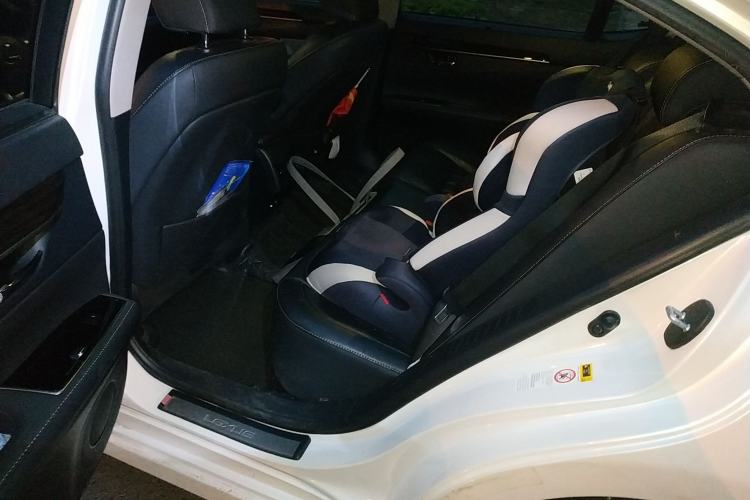 Used Lexus ES 2015 300h Luxury Edition Left Rear Seat