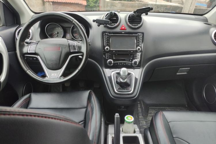 Used Haval H6 2013 Sports Edition 1.5T Manual Two-Wheel Drive Elite Model Center Console