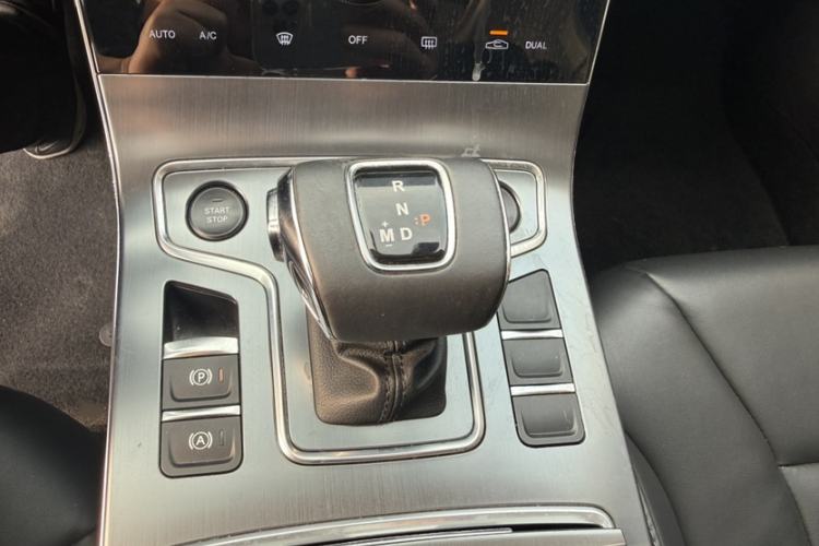 Used Hongqi H5 2022 Classic Model Facelift 1.5T DCT Qiyun Edition Gear Lever