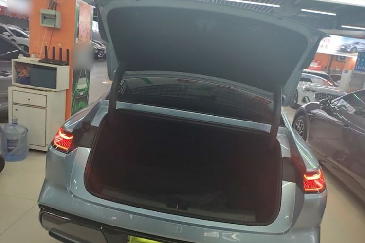 Used Geely Galaxy E8 2025 620 km All-Wheel Drive Starship LiDAR-Enabled Intelligent Driving Version
