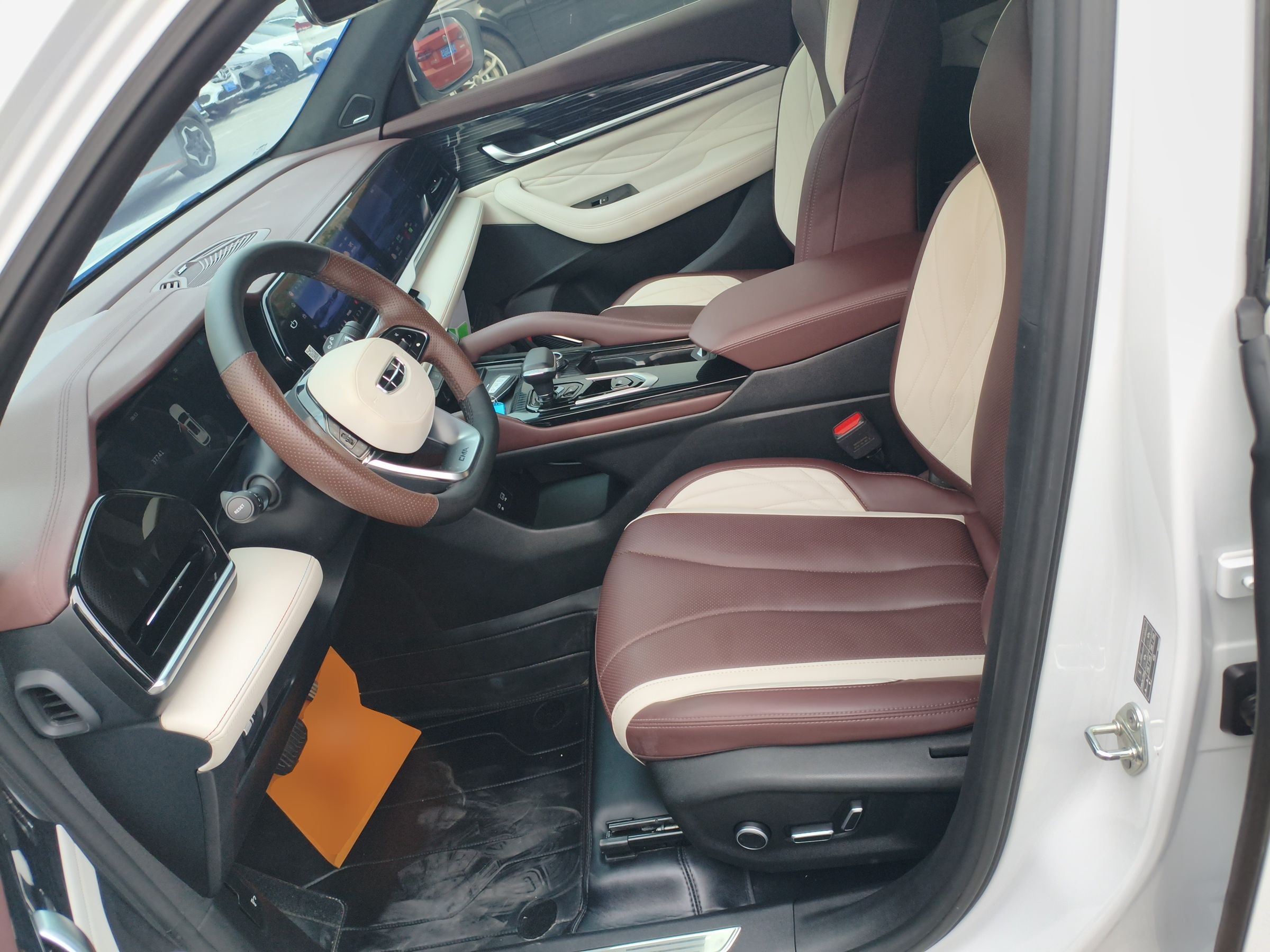 Переднее сиденье в автомобиле