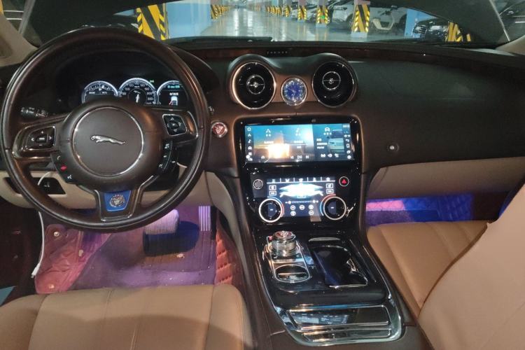 Used Jaguar XJ 2012 XJL 3.0 Panoramic Business Edition Center Console