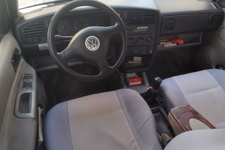 Used Volkswagen Jetta 2005 CIF Partner Center Console