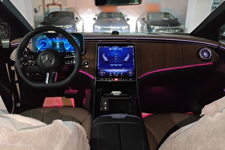 Used Mercedes-Benz EQE 2022 350 Pioneer Edition Center Console