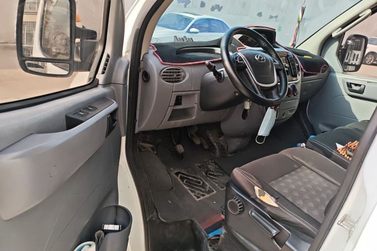 Used SAIC MAXUS Xintu V80 2018 2.5T 6-Speed Manual Aoyuntong Short Wheelbase Mid-Height 5-6 Seater