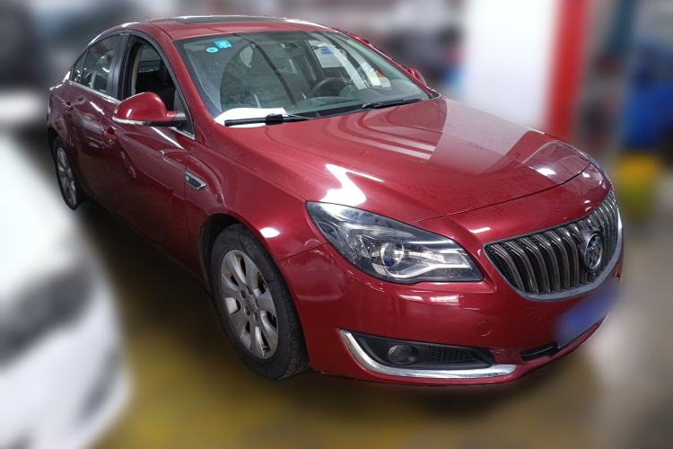 Used Buick Regal 2015 1.6T Leading Technology Model Front Right 45 Deg
