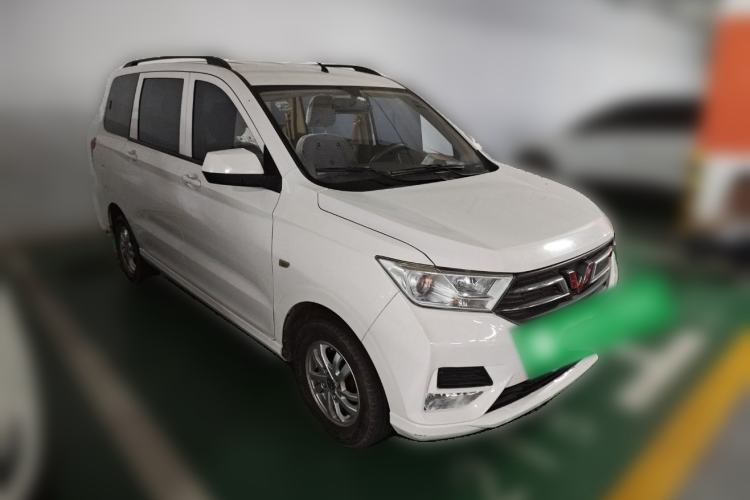 Used Wuling Hongguang 2019 1.5L S Basic Version China VI Standard LAR Front Right 45 Deg