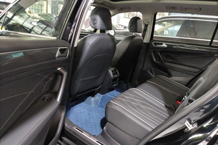 Used Volkswagen Tiguan L 2022 330TSI Automatic Two-Wheel Drive R-Line Enhanced Edition Left Rear Seat