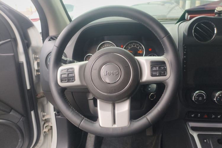 Used Jeep Compass 2014 2.4L four-wheel drive luxury version