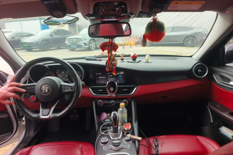 Used Alfa Romeo Giulia 2020 2.0T 280HP Midnight Phantom Limited Edition Center Console