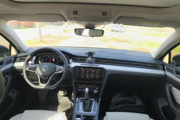 Used Volkswagen Magotan 2023 2 Million Units Commemorative Edition 330TSI DSG Luxury Version Center Console