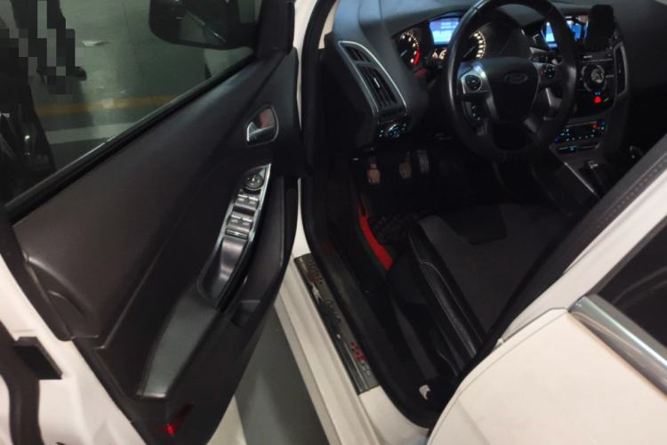 Used Ford Focus 2012 Hatchback 2.0L Manual Luxury Sport Model Driver Seat