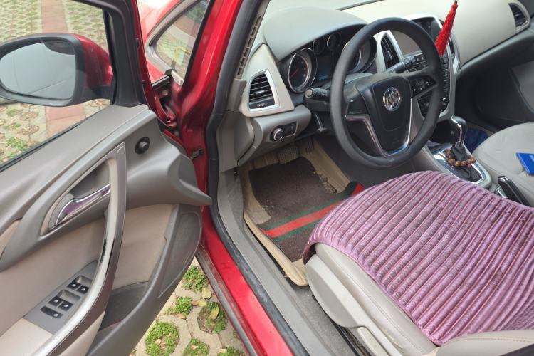 Used Buick GT 2013 XT 1.6L Automatic Fashion Edition Driver Seat