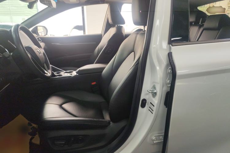 Used Toyota Camry 2021 2.0G Luxury Edition
