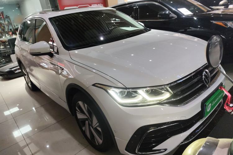Used Volkswagen Tiguan L 2023 Facelift 380TSI Automatic All-Wheel Drive R-Line Flagship 7-Seater