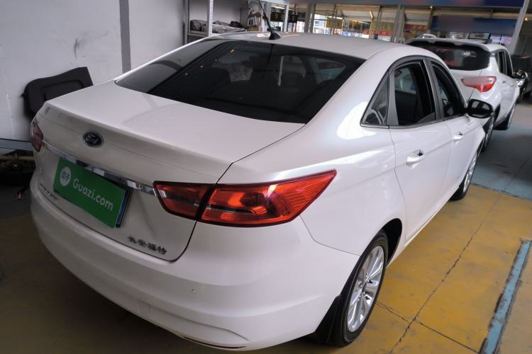 Used Ford Escort 2015 1.5L Automatic Fashion Model
