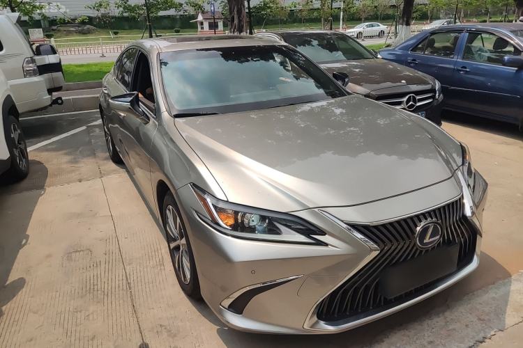 Used Lexus ES 2020 300h Premier Edition Exterior 1