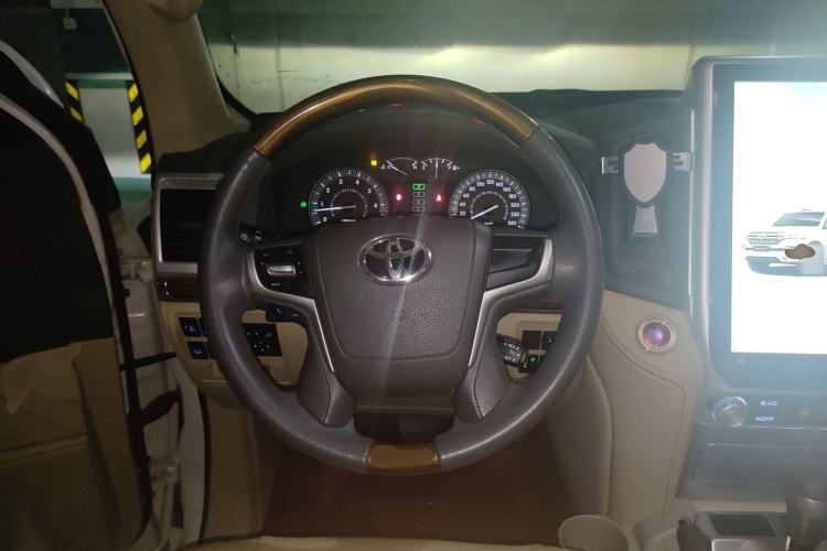 Used Toyota Land Cruiser 
