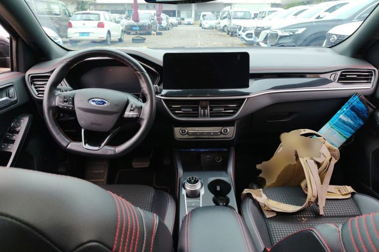 Used Ford Focus 2021 Sedan EcoBoost 180 Automatic ST Line Center Console