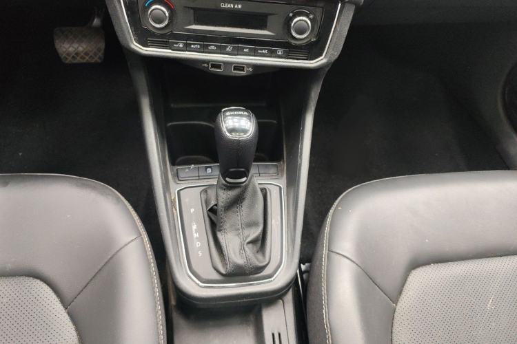 Used Skoda Rapid 2022 1.5L Automatic Comfort Edition Gear Lever