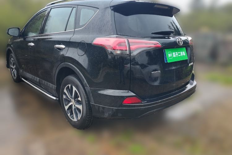 Used Toyota RAV4 2016 2.0L CVT Two-Wheel Drive Fashion Edition China V Standard