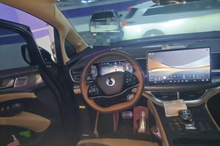 Used Denza D9 2025 DM-i Smart Drive 1020 Four-Wheel Drive Premium Model