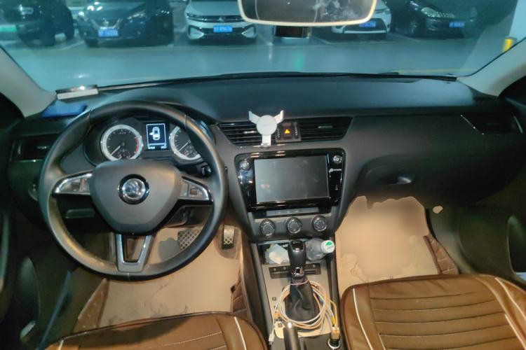 Used Skoda Octavia 2018 TSI280 DSG Luxury Edition Center Console