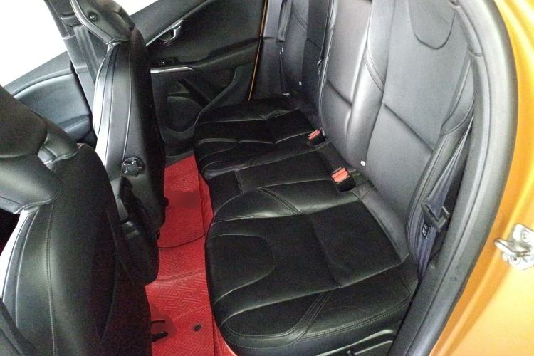 Used Volvo V40 2014 2.0T Zhiya Edition
