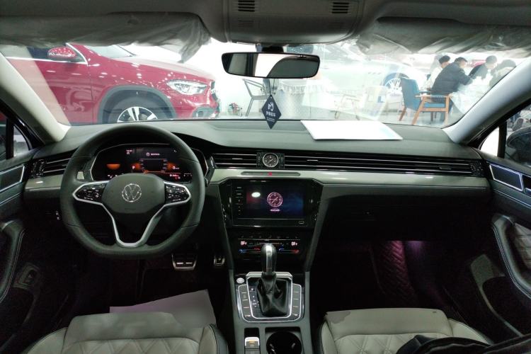 Used Volkswagen Magotan 2023 2 Million Units Limited Edition 330TSI DSG Leading Version Center Console