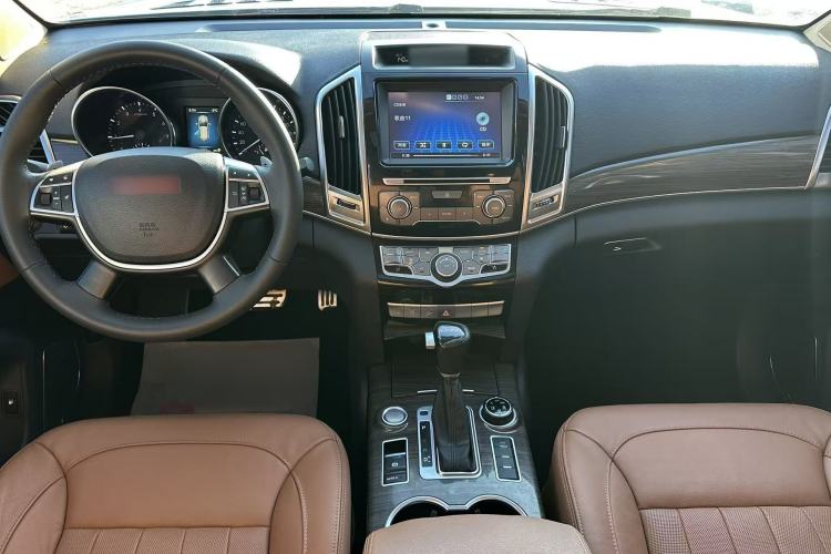 Used Haval H9 2015 2.0T Four-Wheel Drive Luxury 7-Seater Interior 1