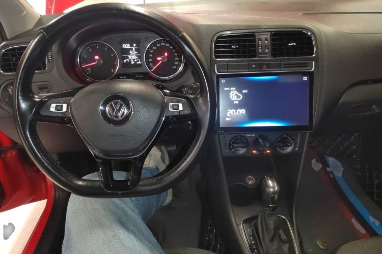 Used Volkswagen Polo 2016 1.6L Automatic Comfort Model Center Console